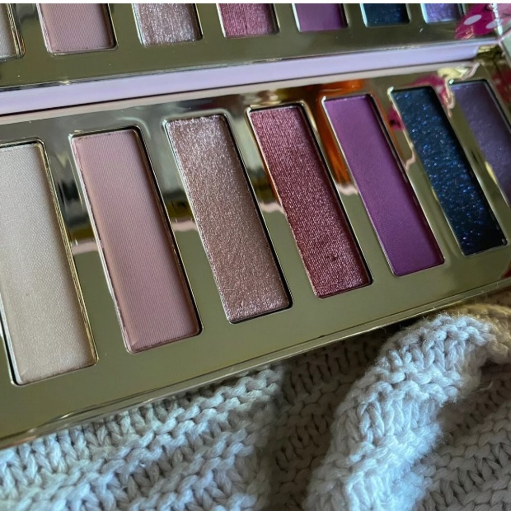 Too Faced Raffle Dazzle Berry